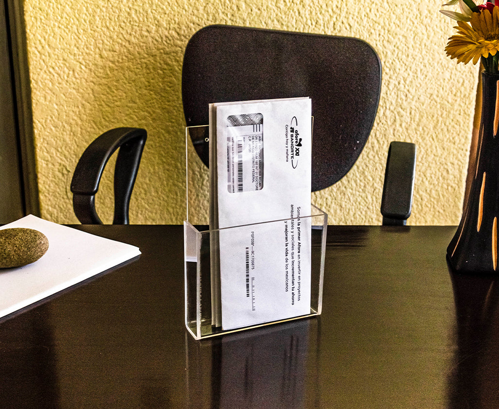 Folletero de pared de acrílico